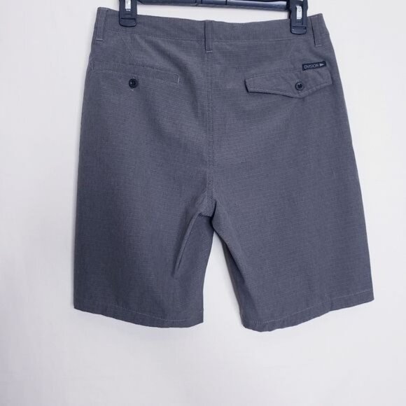 Division Gray Stripe Casual Flat Front Chino Style Shorts Men's Size 28 - Picture 3 of 8